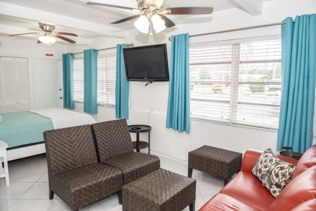 Aloha Apartments On The Intracoastal-Walk To The Beach Помпано Бийч Екстериор снимка