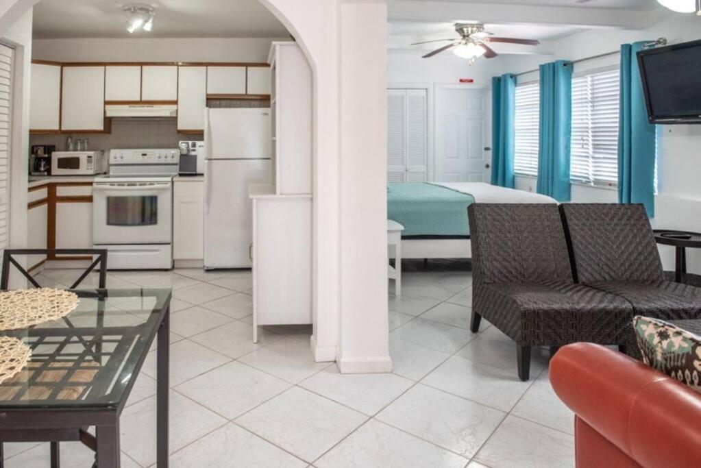 Aloha Apartments On The Intracoastal-Walk To The Beach Помпано Бийч Екстериор снимка