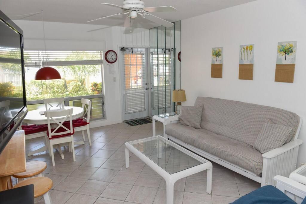 Aloha Apartments On The Intracoastal-Walk To The Beach Помпано Бийч Екстериор снимка