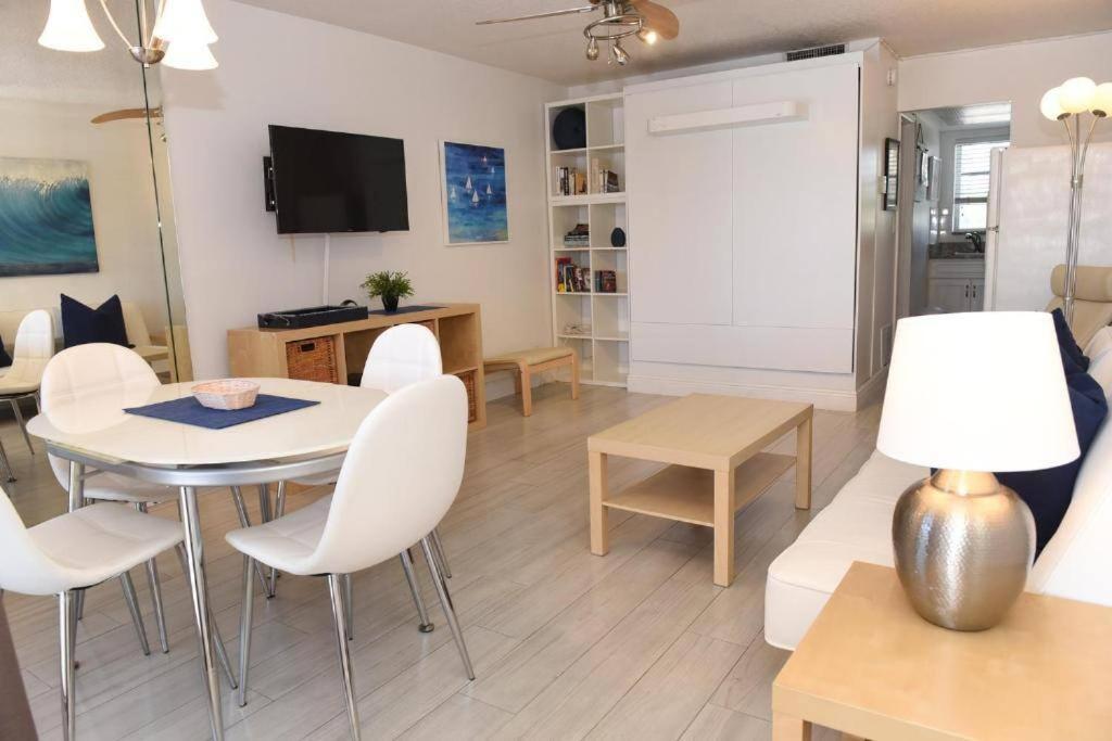 Aloha Apartments On The Intracoastal-Walk To The Beach Помпано Бийч Екстериор снимка